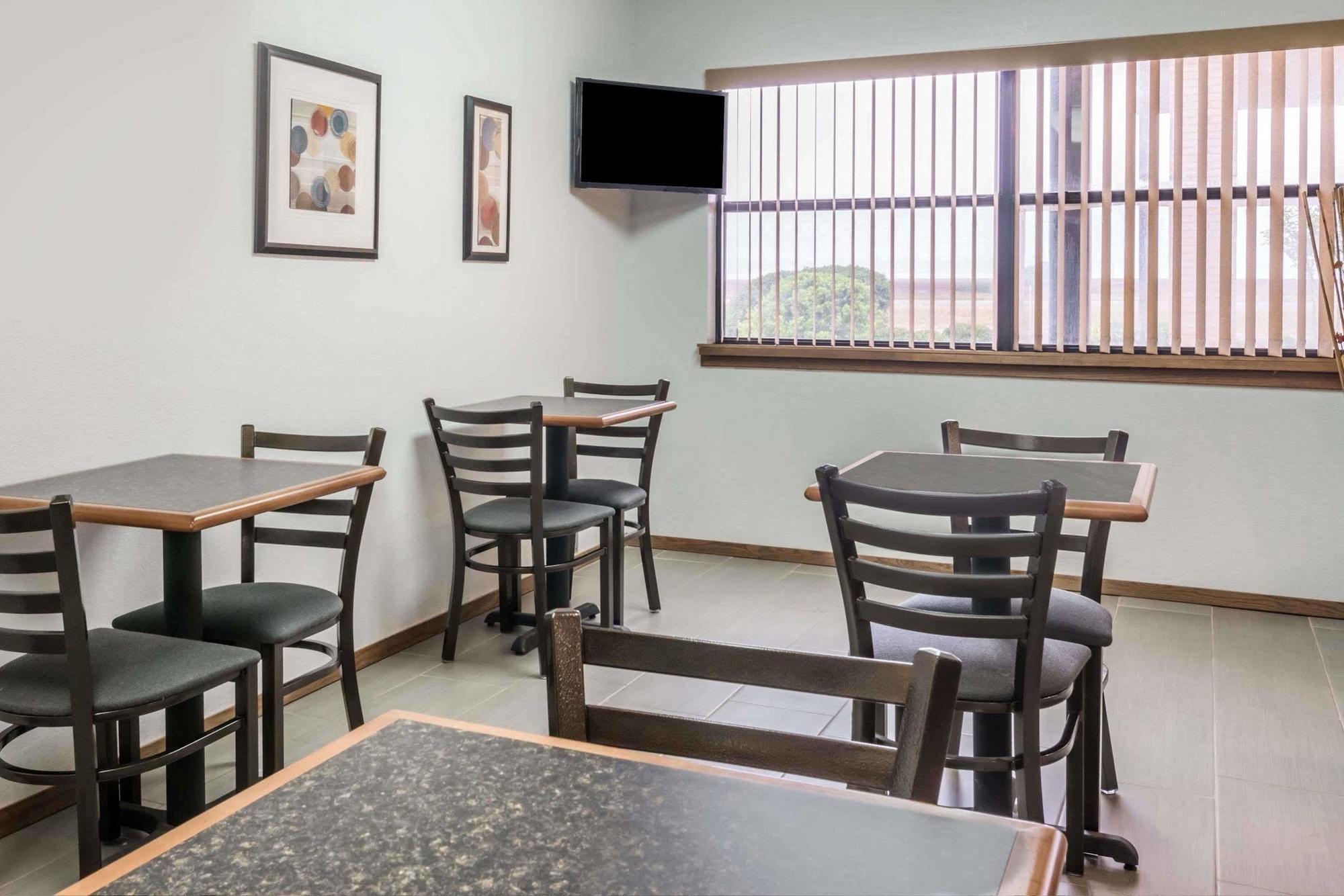 Knights Inn - Slaton Exterior photo